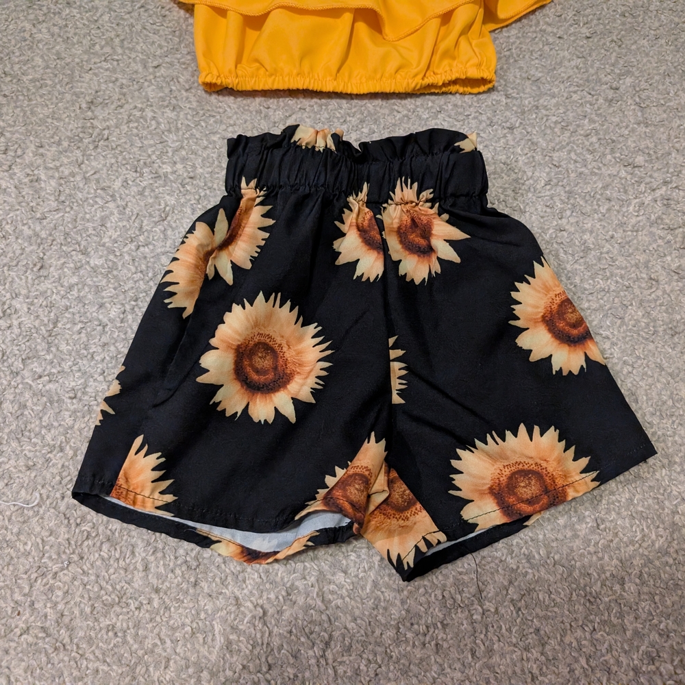 Yellow Ruffle Crop Top and Sunflower Print Shorts Set - Picture 6 of 7